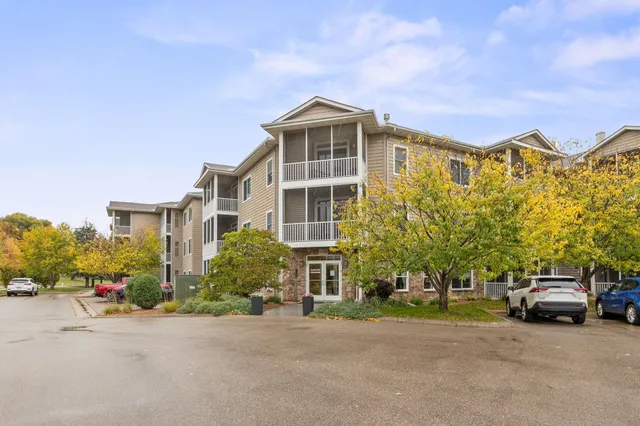 $229,900 | 110696 Village Road, Unit 219, Chaska, MN 55318