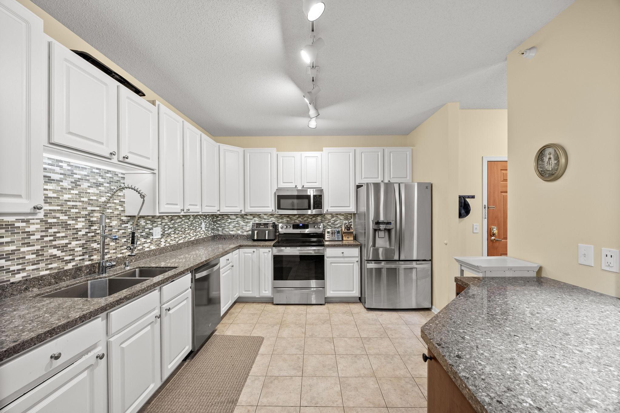 110696 Village Road, Unit 219 Chaska, MN 55318 - Photo 4 of 25