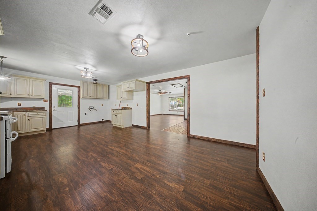 508 Miller Street Broaddus, TX 75929 - Photo 10 of 17