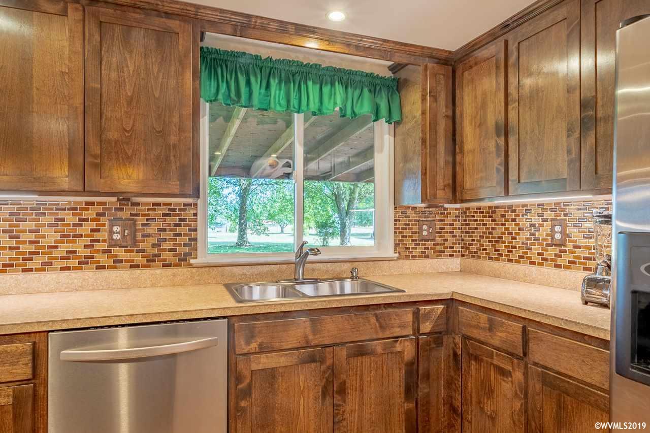 38743 Morningstar Road Northeast Albany, OR 97321 - Photo 12 of 42 Gallery Image 12