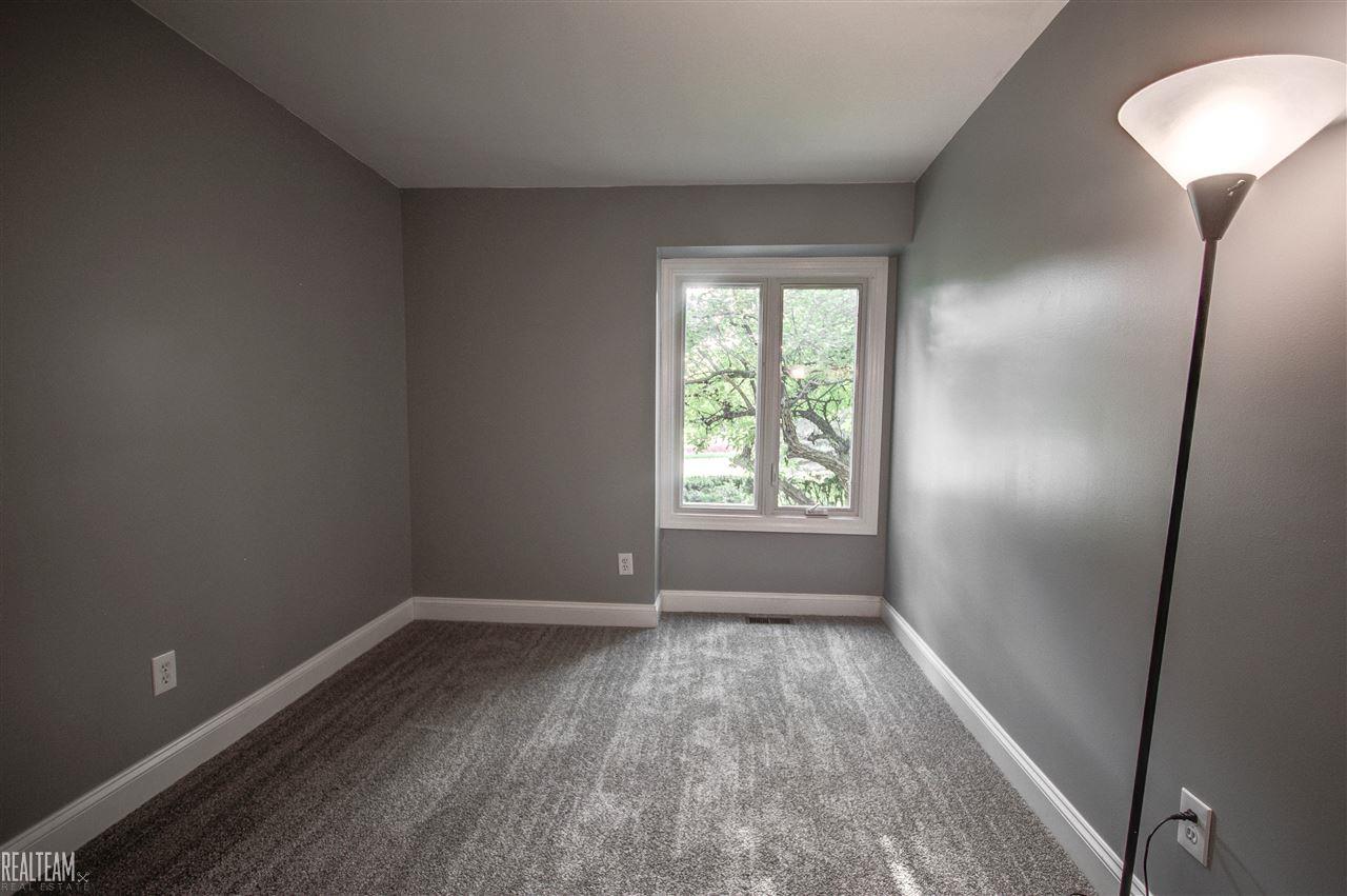 2388 Cumberland Road Rochester, MI 48307 - Photo 22 of 36 31301848-21.JPG