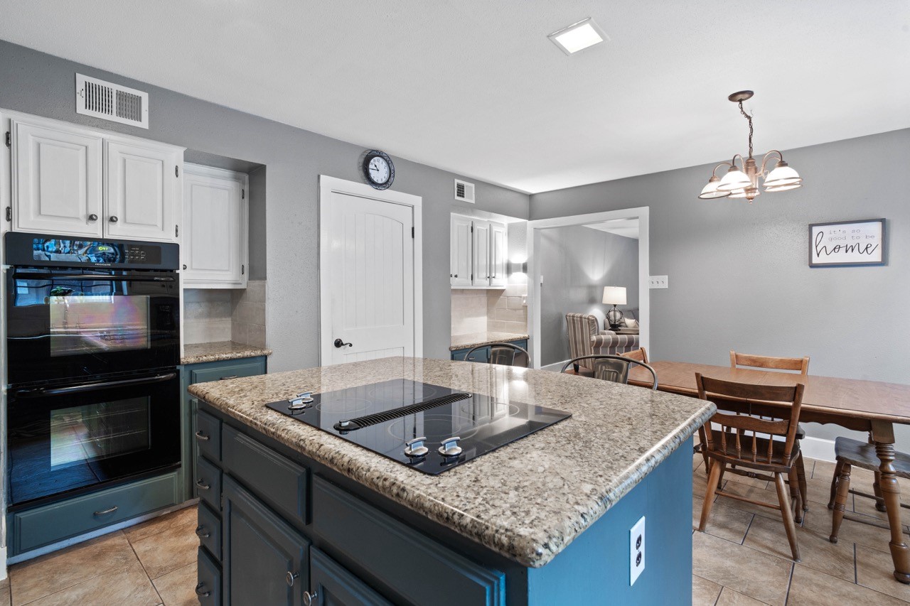 1102 Sherfield Ridge Drive Katy, TX 77450 - Photo 19 of 39 View from the kitchen towards the breakfast room.
