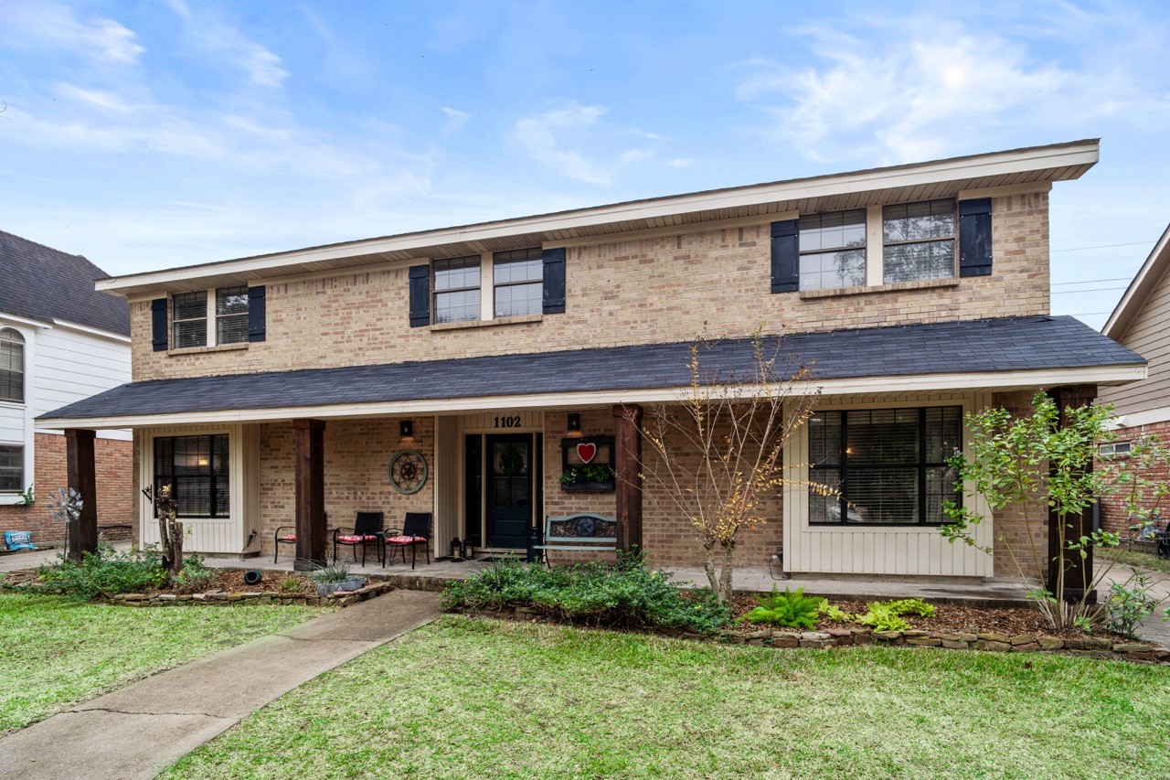1102 Sherfield Ridge Drive Katy, TX 77450 - Photo 2 of 39 This 5 bedroom 2.5 bath with detached garage awaits new owner!