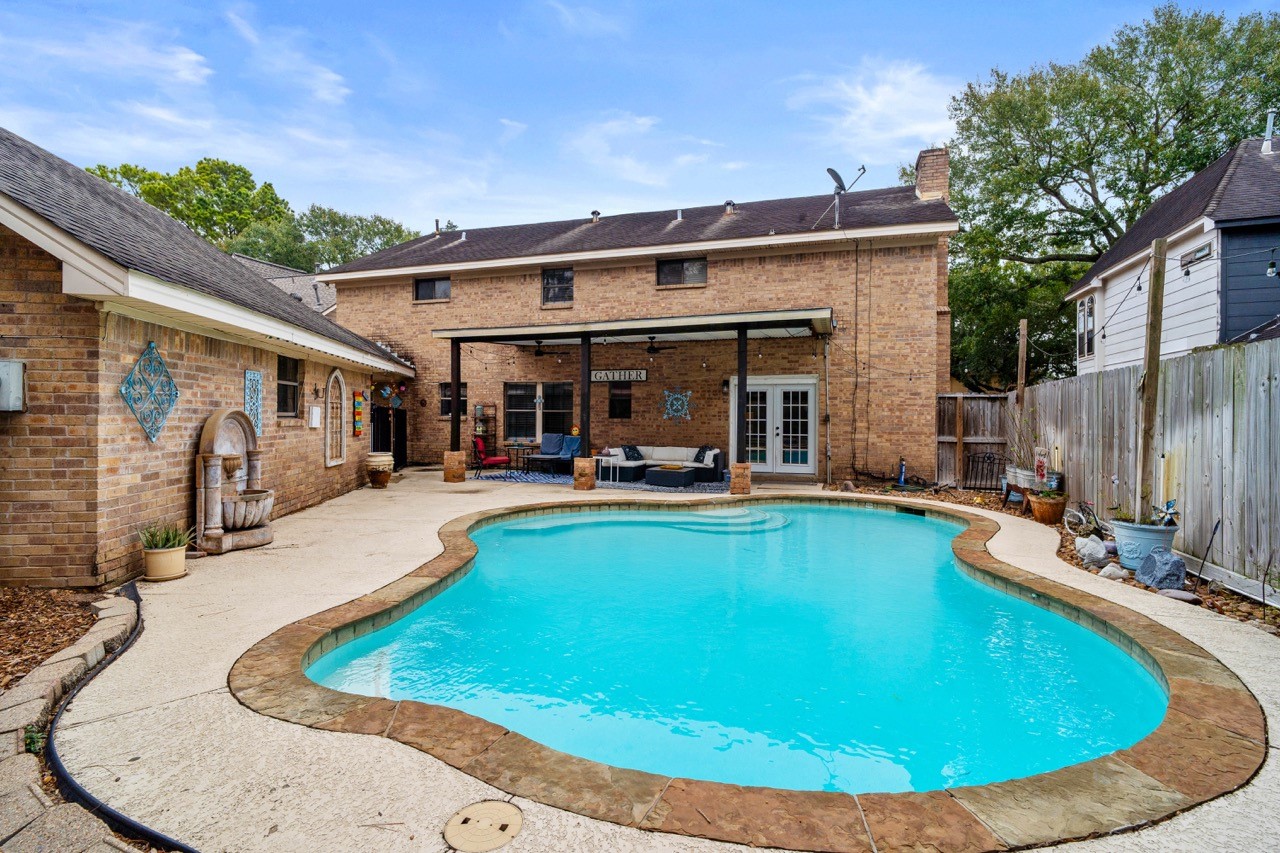 1102 Sherfield Ridge Drive Katy, TX 77450 - Photo 37 of 39 Make a SpLaSh in your pool!
