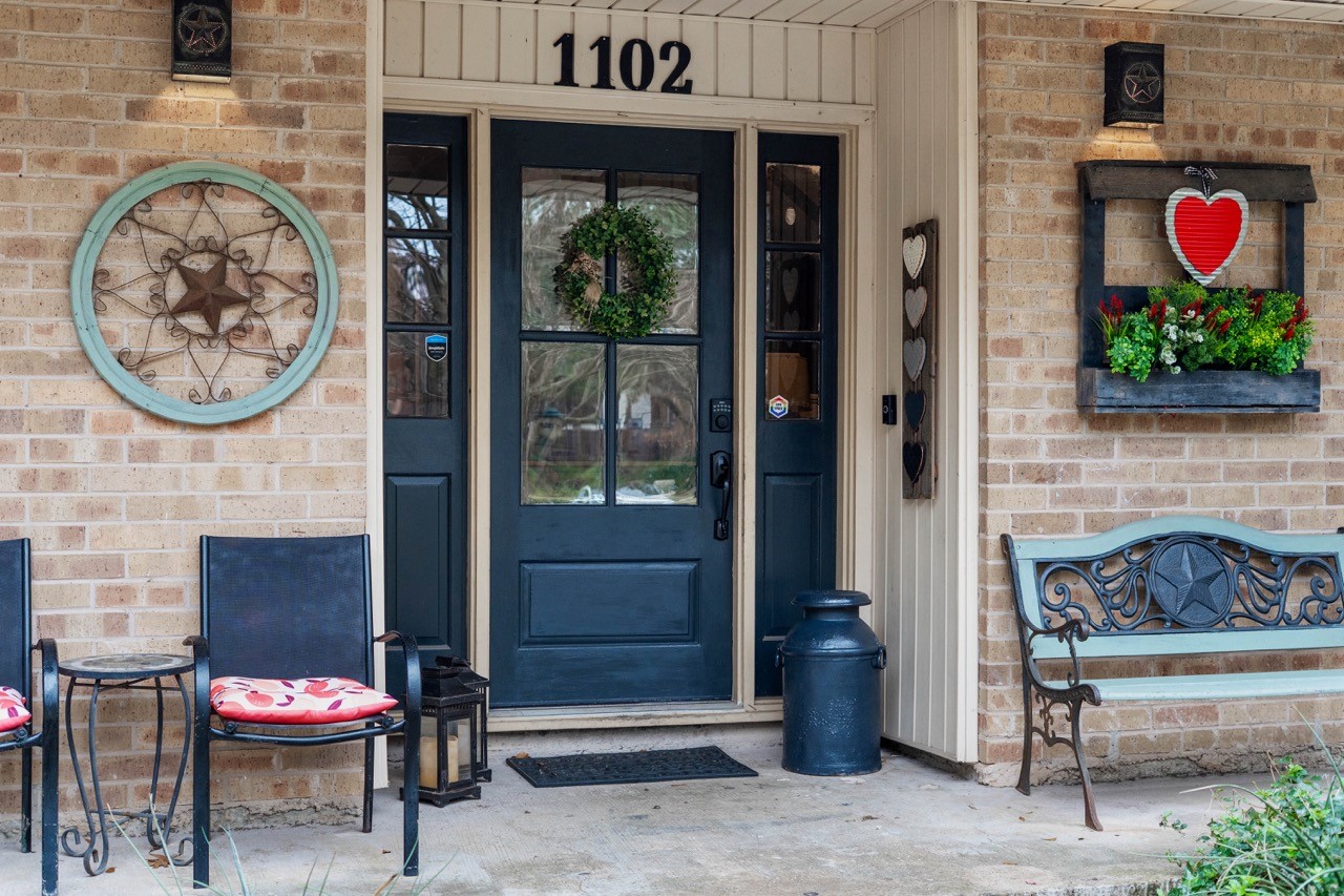 1102 Sherfield Ridge Drive Katy, TX 77450 - Photo 4 of 39 Covered porch spans the length of the home and provides a great space to welcome guests or enjoy a morning coffee.
