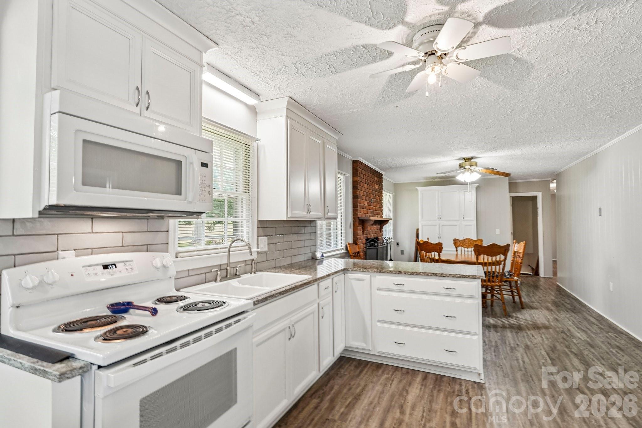 442 Patrick Road Gastonia, NC 28056 - Photo 8 of 43 Gallery Image 8