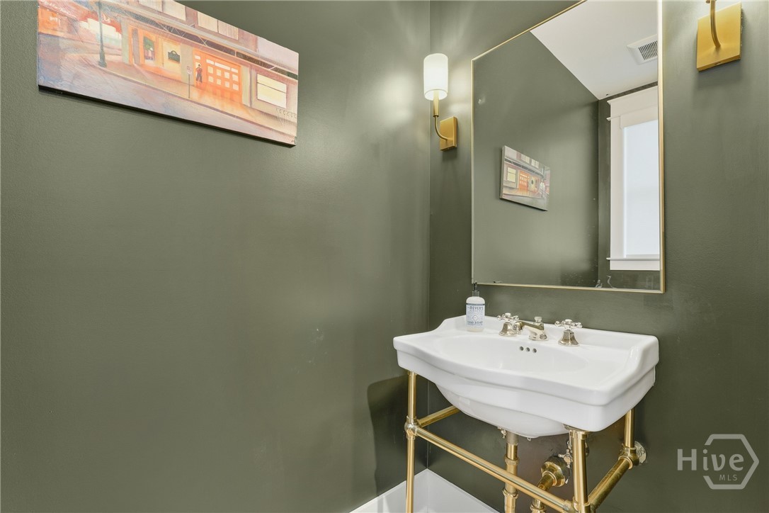 110 East 38th Street Savannah, GA 31401 - Photo 27 of 63