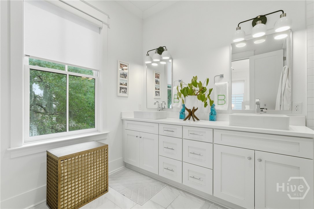 110 East 38th Street Savannah, GA 31401 - Photo 38 of 63 Primary suite bathroom