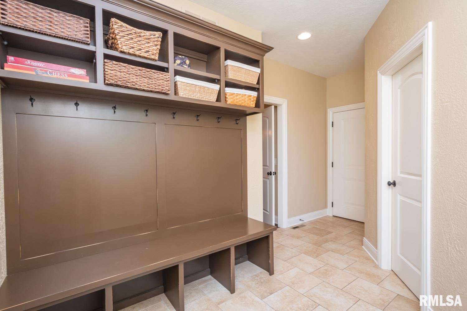 5878 Cardinal Road Bettendorf, IA 52722 - Photo 16 of 50 Gallery Image 16