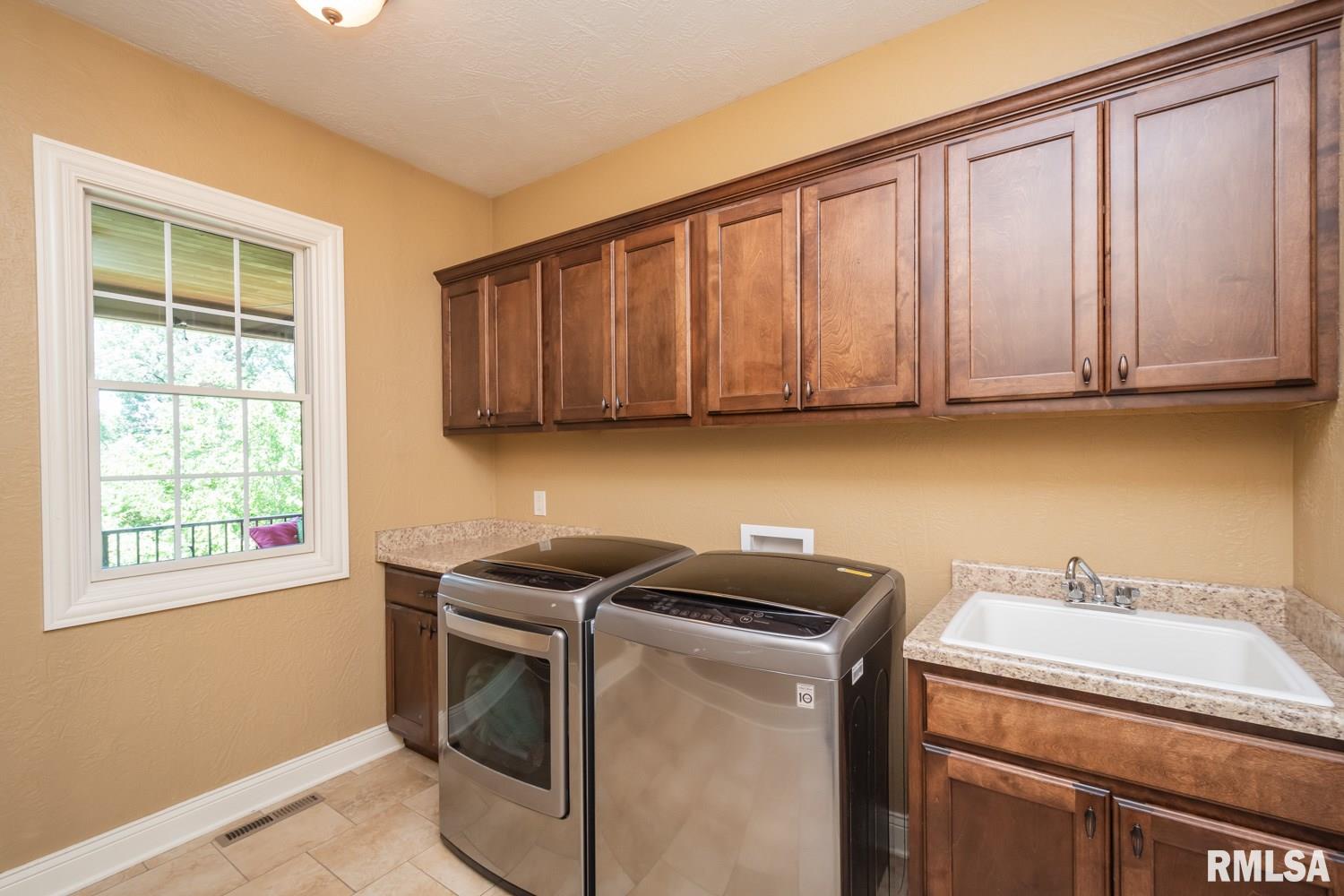 5878 Cardinal Road Bettendorf, IA 52722 - Photo 17 of 50 Gallery Image 17