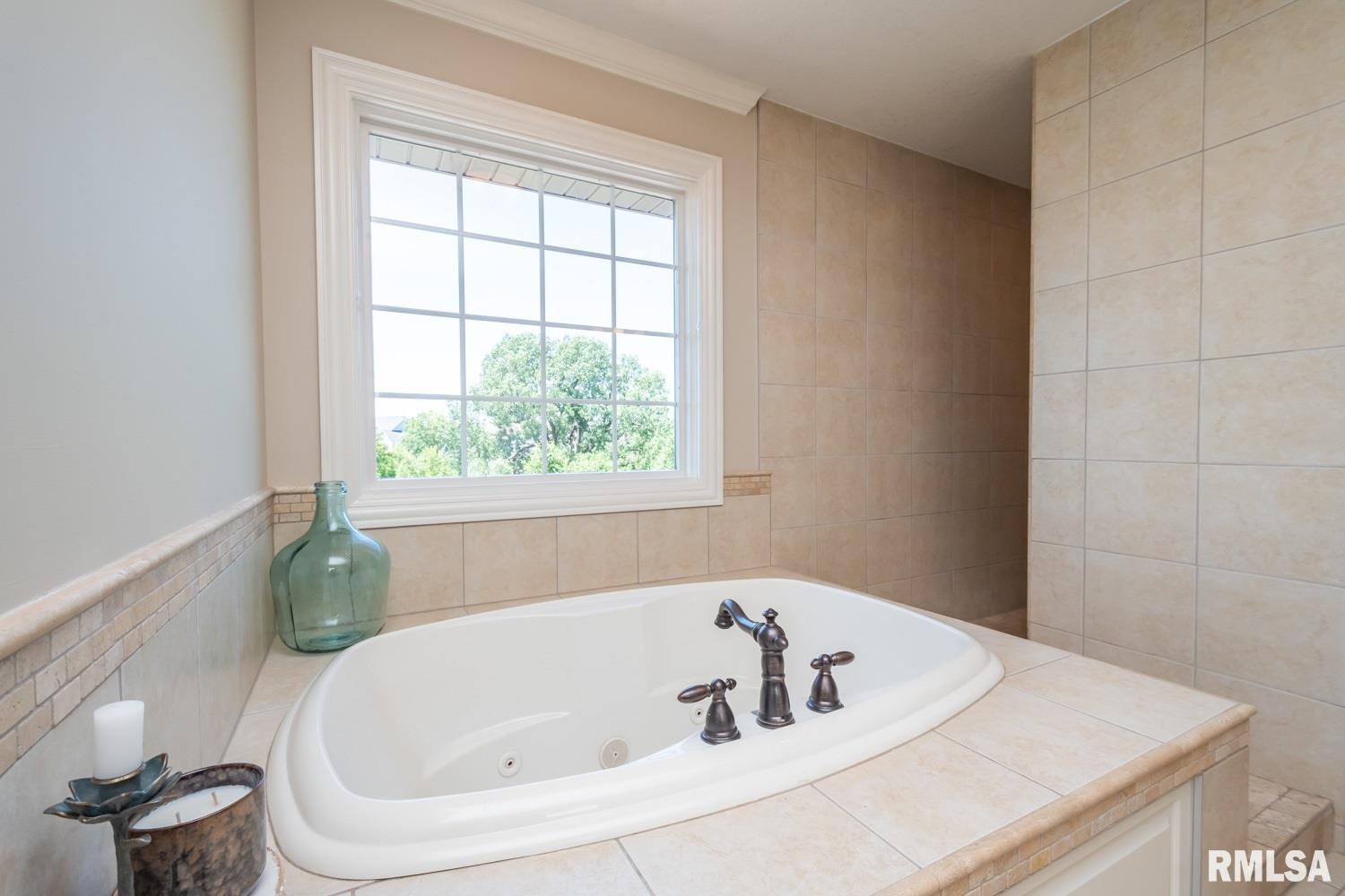 5878 Cardinal Road Bettendorf, IA 52722 - Photo 22 of 50 Gallery Image 22