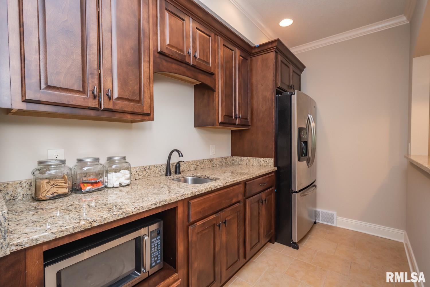 5878 Cardinal Road Bettendorf, IA 52722 - Photo 34 of 50 Gallery Image 34