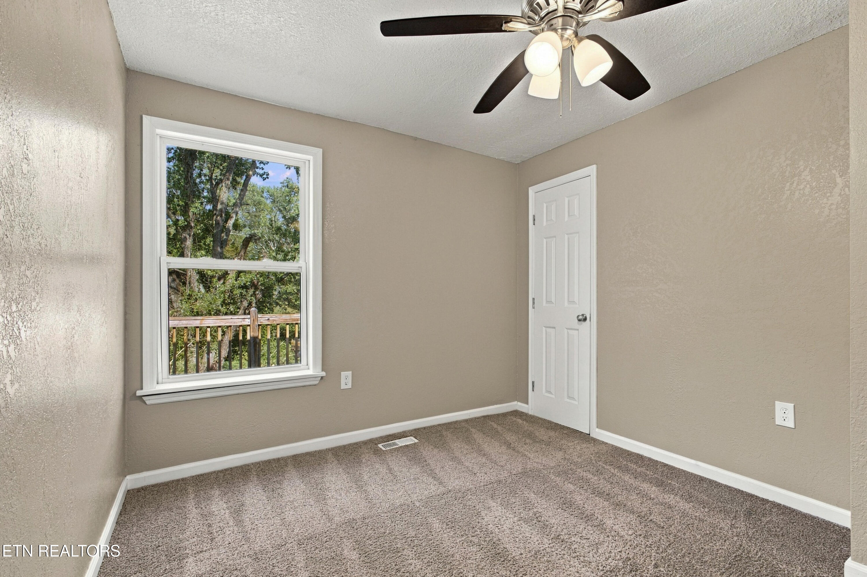 127 Jarrett Lane Oak Ridge, TN 37830 - Photo 25 of 28 1000-25