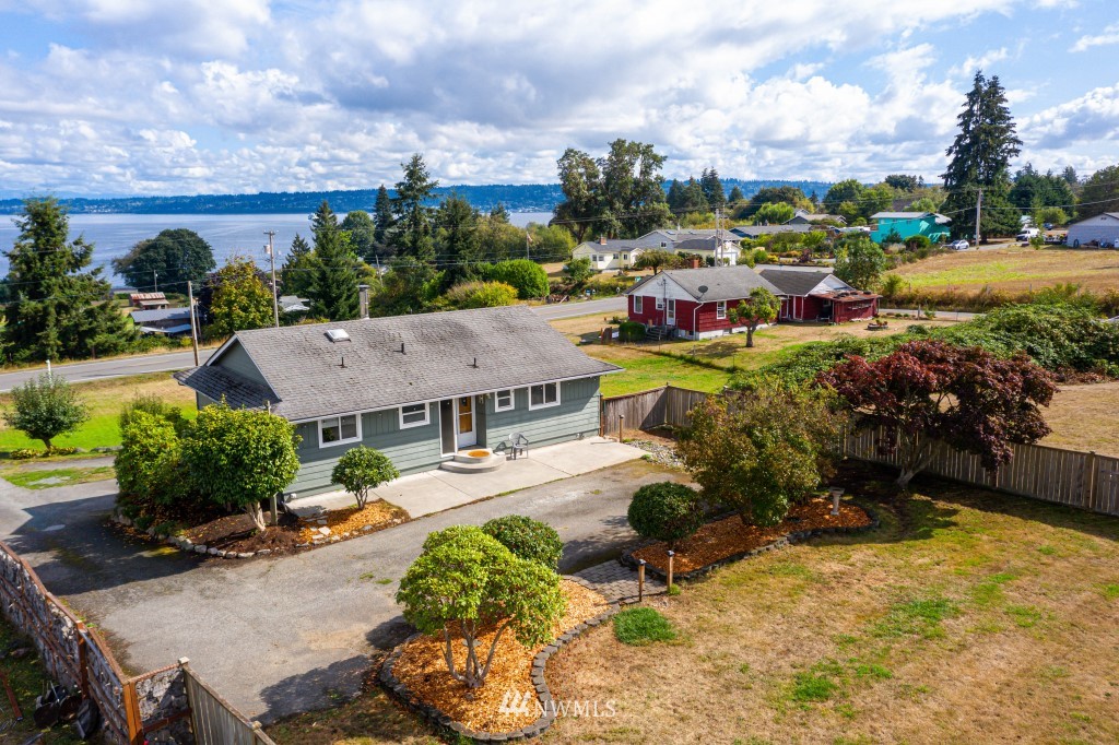 a view of yard and patio