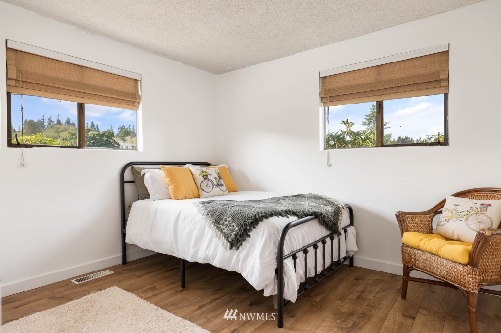 6582 Humphrey Road Clinton, WA 98236 - Photo 24 of 39 a bedroom with a bed and a window