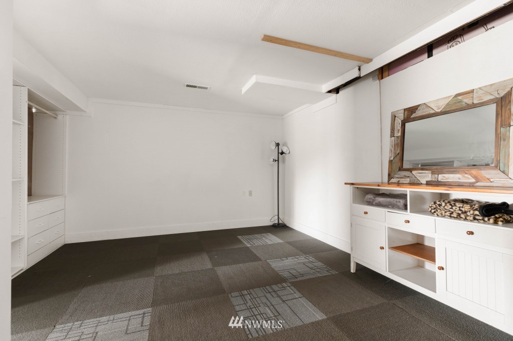 6582 Humphrey Road Clinton, WA 98236 - Photo 27 of 39 a view of kitchen with stove
