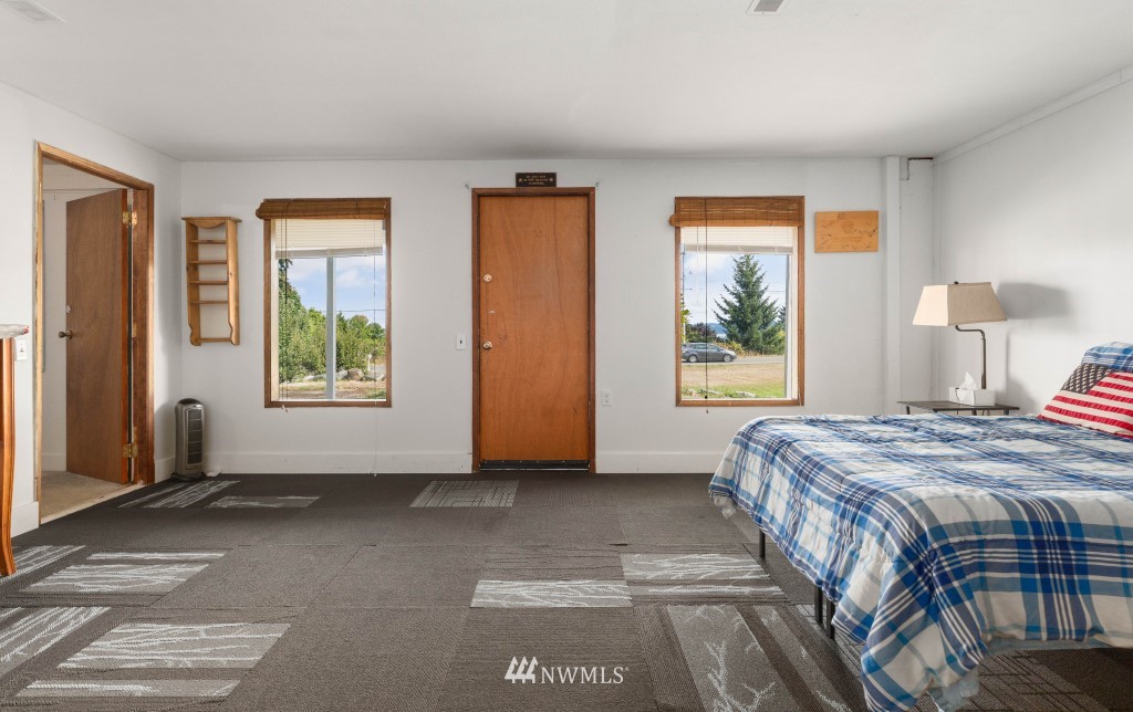 6582 Humphrey Road Clinton, WA 98236 - Photo 28 of 39 a bedroom with a bed and a window