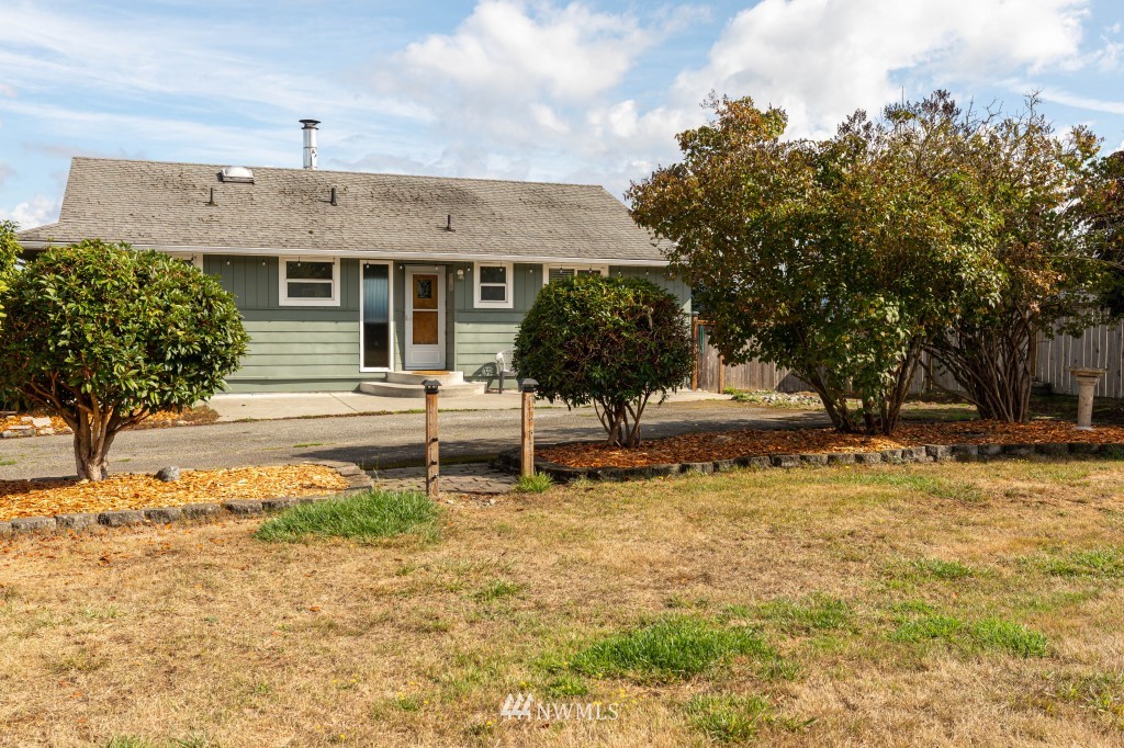 6582 Humphrey Road Clinton, WA 98236 - Photo 33 of 39 a front view of a house with a yard