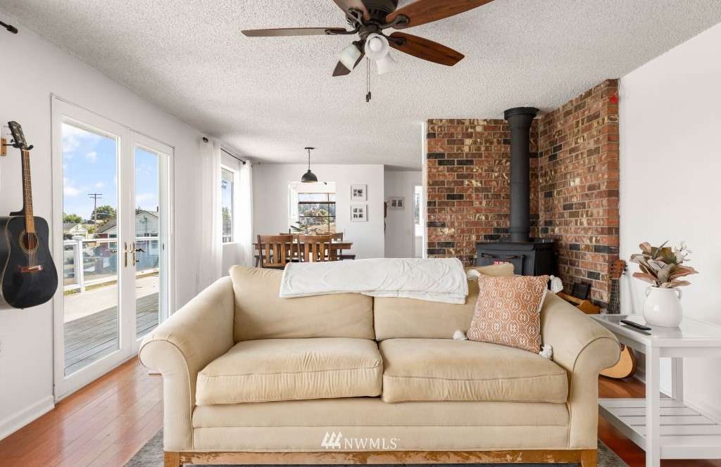 6582 Humphrey Road Clinton, WA 98236 - Photo 10 of 39 a living room with furniture and a large window