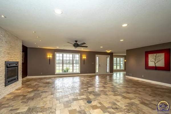 $888,000 | 721 East 1650th Road, Baldwin City, KS 66006