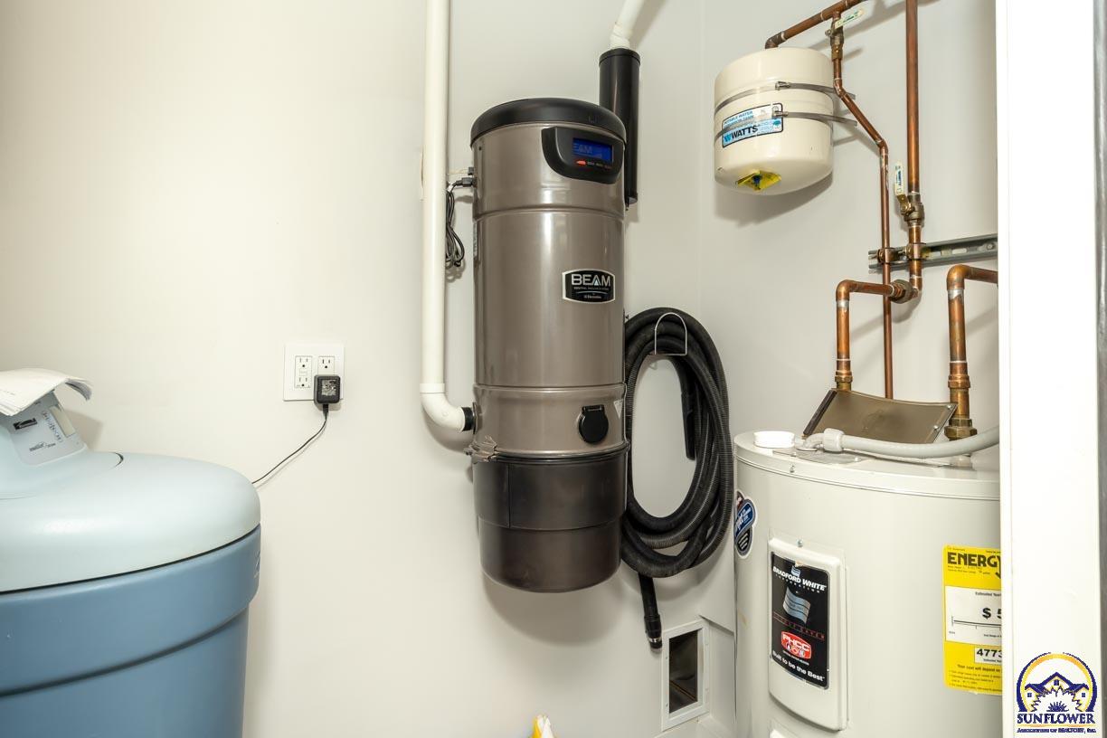 721 East 1650th Road Baldwin City, KS 66006 - Photo 36 of 83 Central Vac