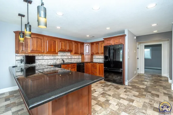 $888,000 | 721 East 1650th Road, Baldwin City, KS 66006