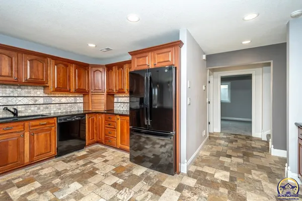 $888,000 | 721 East 1650th Road, Baldwin City, KS 66006