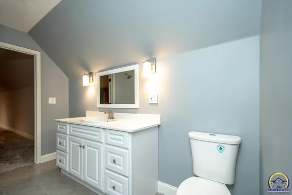 $888,000 | 721 East 1650th Road, Baldwin City, KS 66006