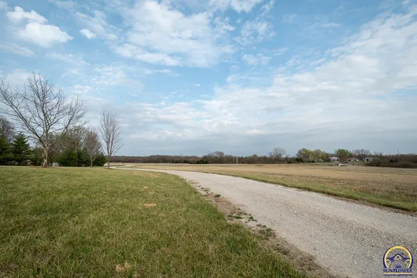 $888,000 | 721 East 1650th Road, Baldwin City, KS 66006