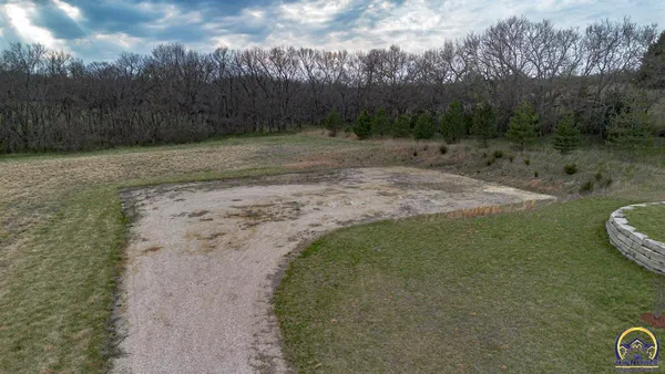 $888,000 | 721 East 1650th Road, Baldwin City, KS 66006