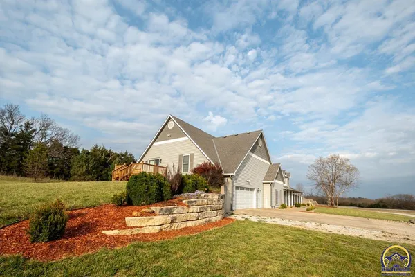 $888,000 | 721 East 1650th Road, Baldwin City, KS 66006