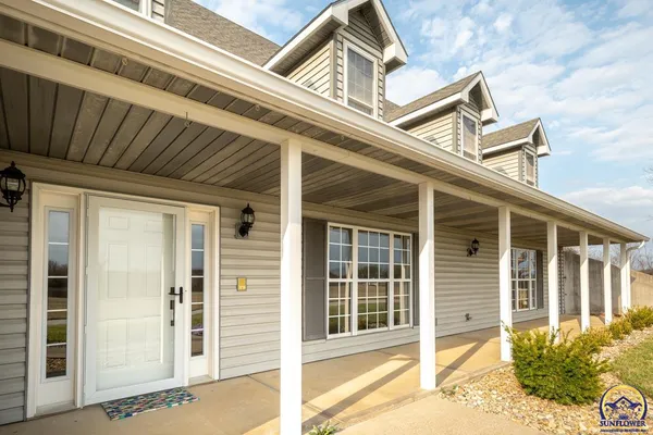 $888,000 | 721 East 1650th Road, Baldwin City, KS 66006