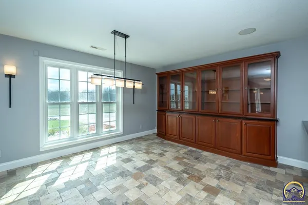 $888,000 | 721 East 1650th Road, Baldwin City, KS 66006