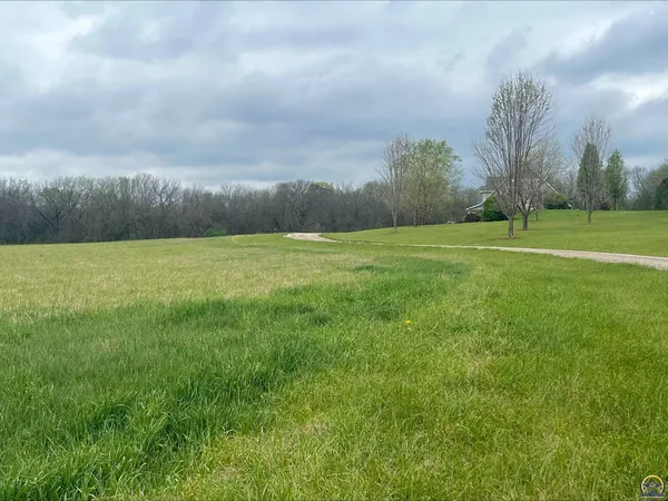 $888,000 | 721 East 1650th Road, Baldwin City, KS 66006