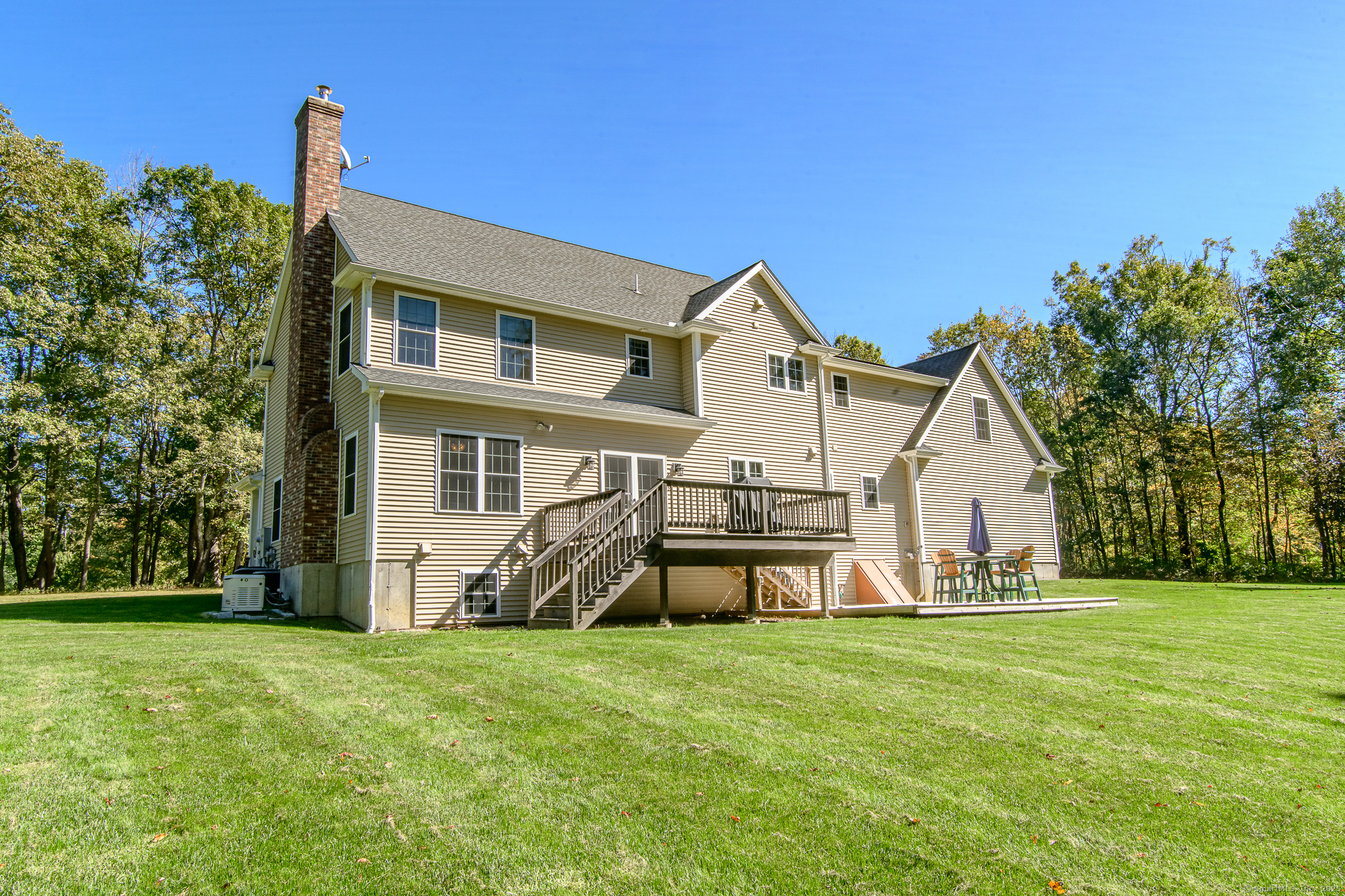 189 Center Road Woodstock, CT 06281 - Photo 4 of 40 a front view of a house with garden