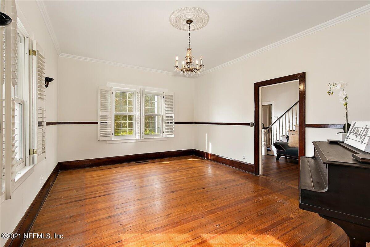 8607 Sanchez Road Jacksonville, FL 32217 - Photo 6 of 36 06-Living Room