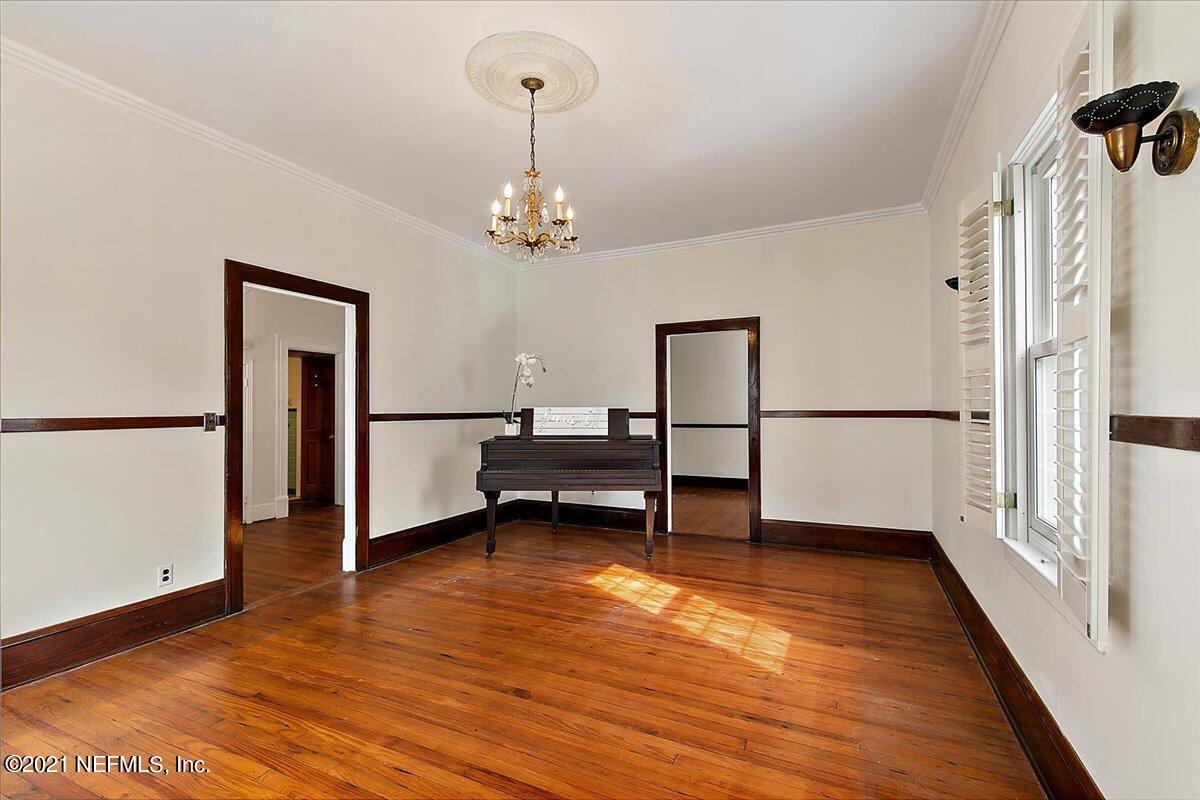 8607 Sanchez Road Jacksonville, FL 32217 - Photo 7 of 36 07-Living Room