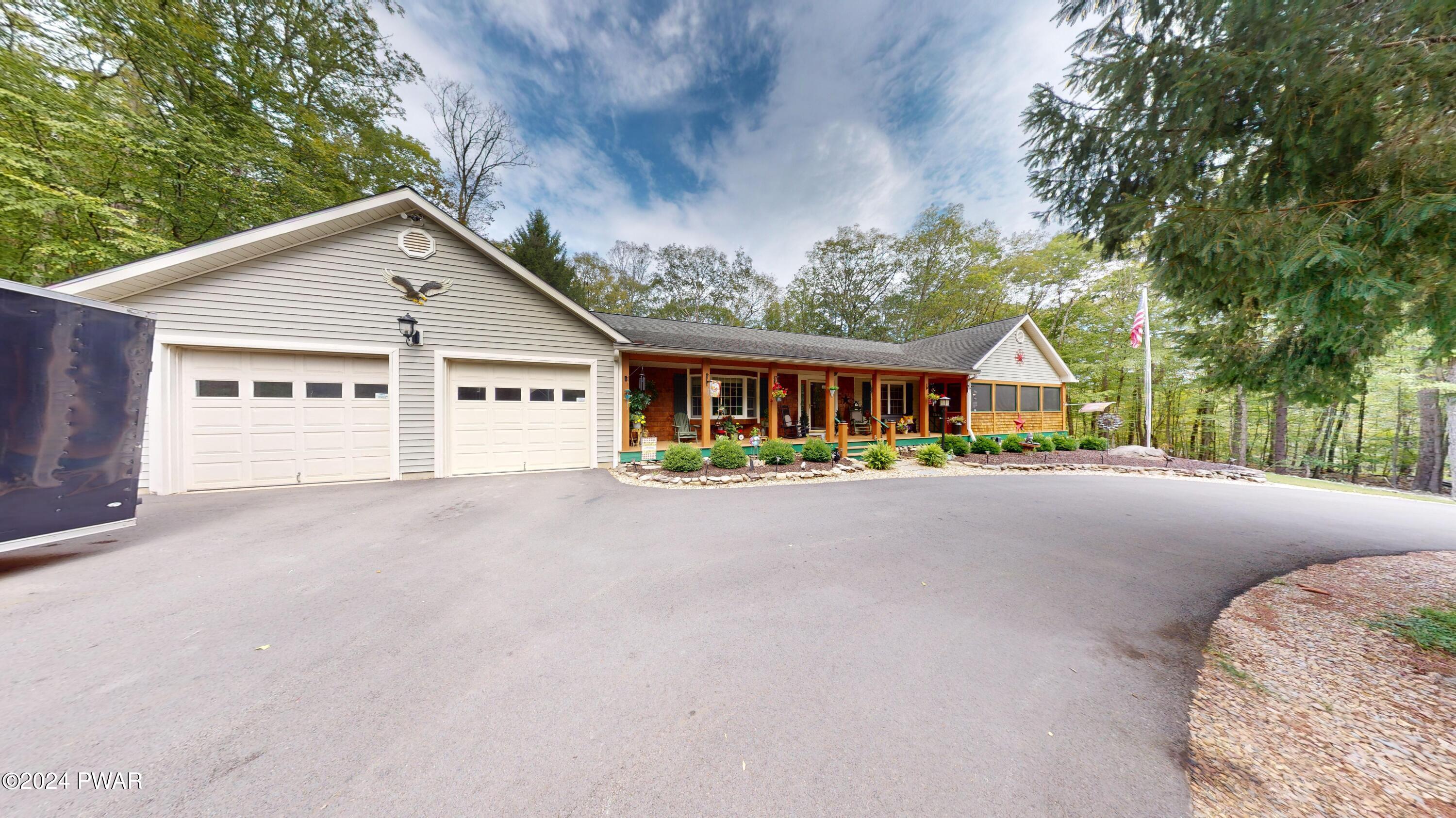 644 Raymondskill Rd - 2 Car Garage
