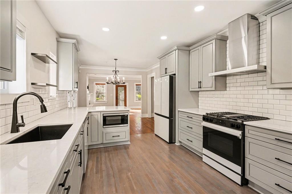 39 Alden Avenue Northwest Atlanta, GA 30309 - Photo 3 of 30