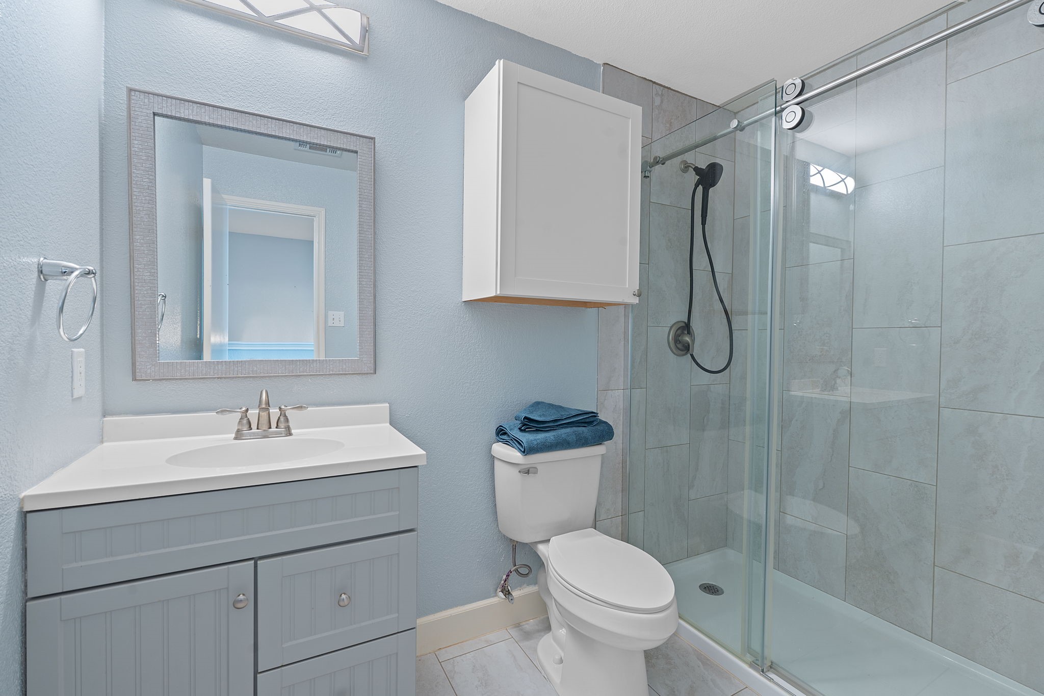 229 Black Forest Road Buda, TX 78610 - Photo 25 of 32 Secondary bathroom features a large walk-in shower.