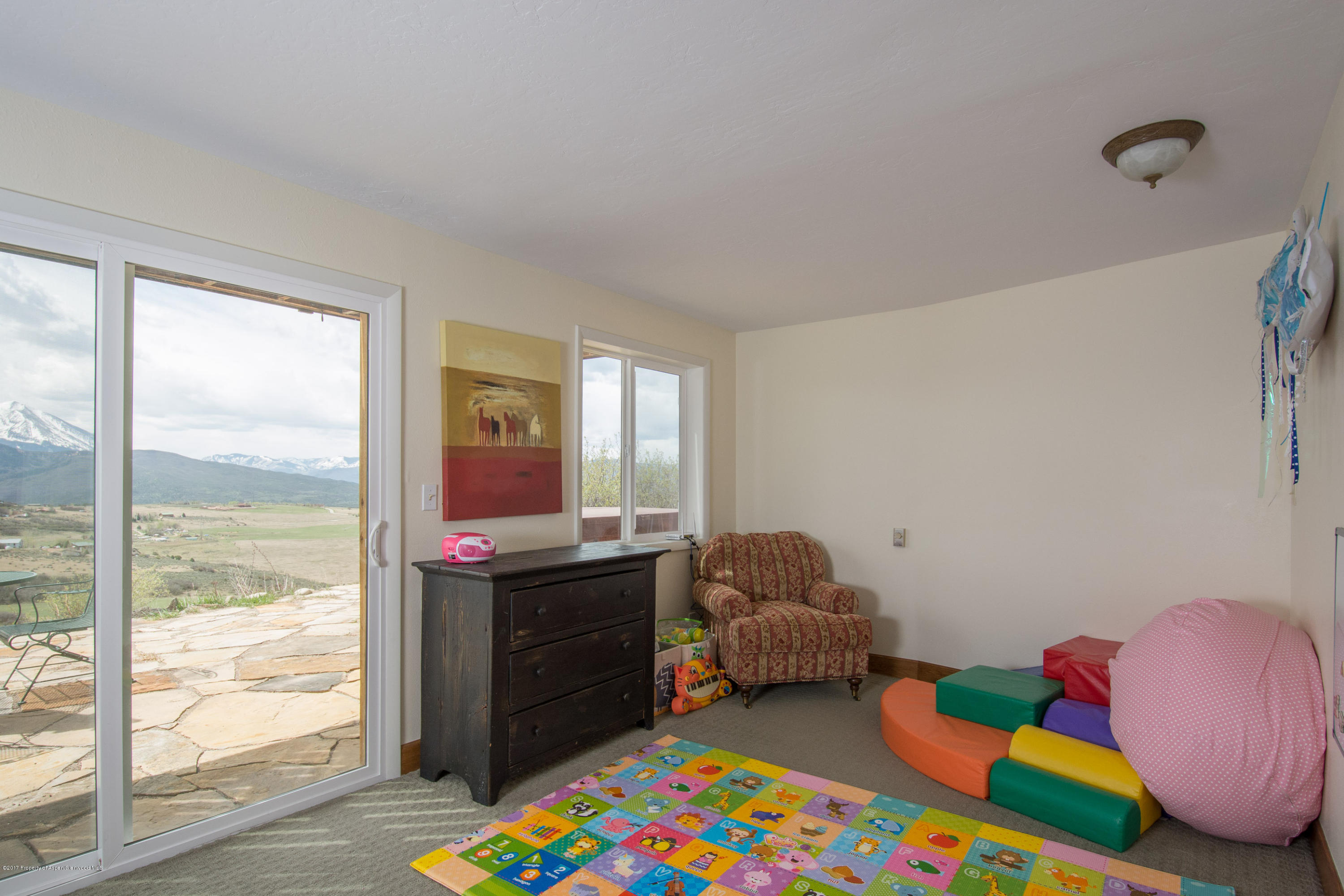 321 Mountain View Road Carbondale, CO 81623 - Photo 20 of 36 a living room with baby crib furniture and a window