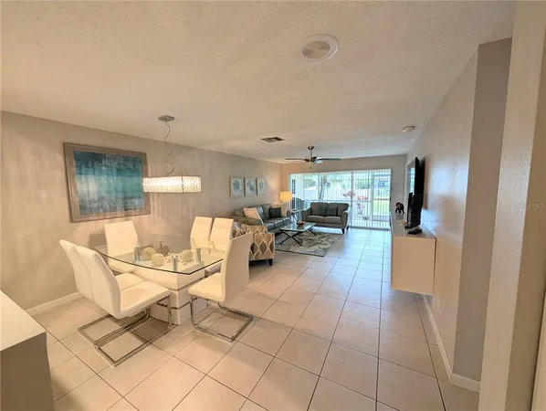 $2,100 | 6896 West Country Club Lane, Unit 148, Sarasota, FL 34243