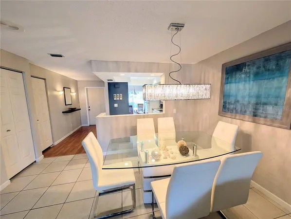 $2,100 | 6896 West Country Club Lane, Unit 148, Sarasota, FL 34243