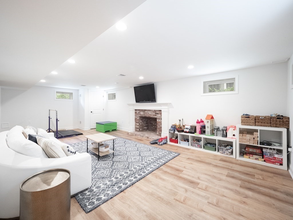 41 Wildwood Drive Needham, MA 02492 - Photo 28 of 36