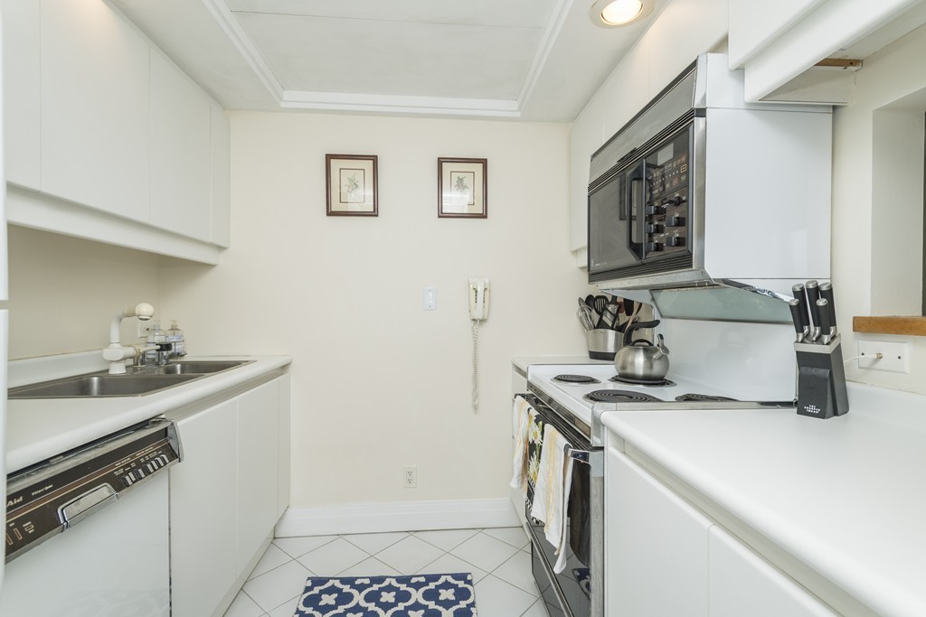 20 Rowes Wharf, Unit 503 Boston, MA 02110 - Photo 5 of 14