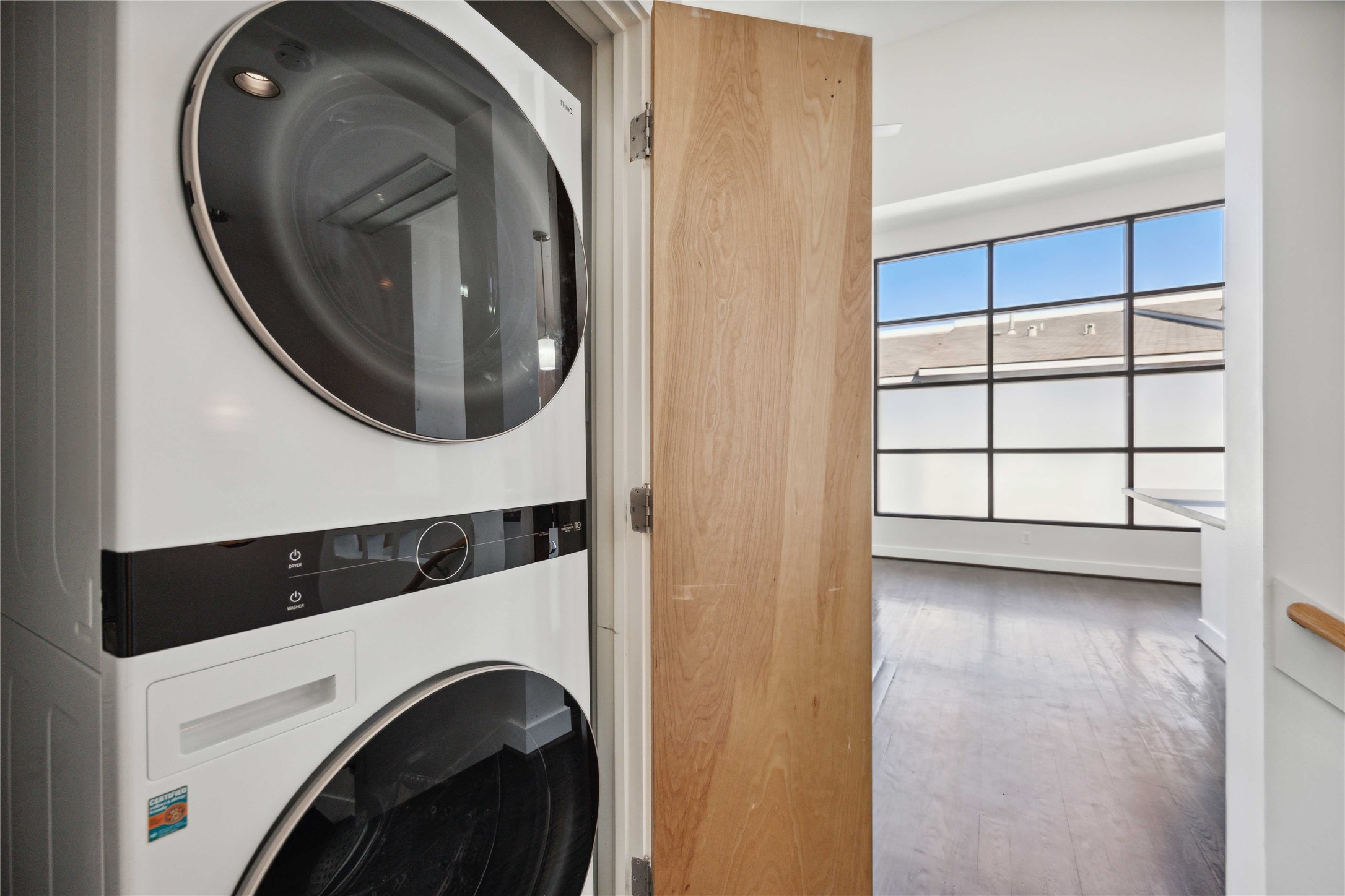 1023 Bonner Street, Unit 1023 Houston, TX 77007 - Photo 17 of 24 Stackable Washer & Dryer new & included