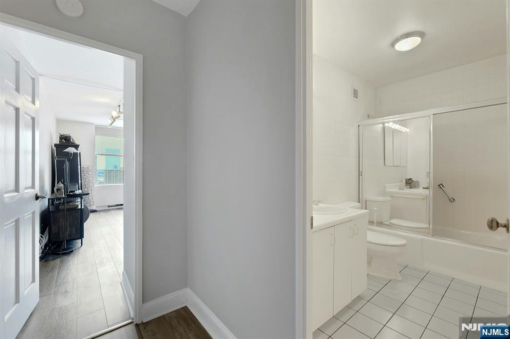 6 Horizon Road, Unit 2209 Fort Lee, NJ 07024 - Photo 36 of 50