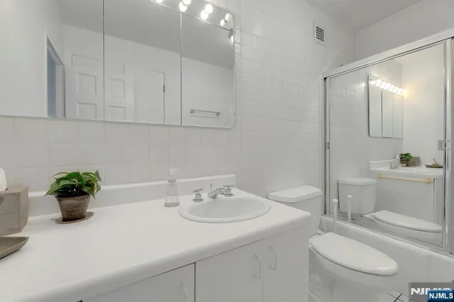 $415,000 | 6 Horizon Road, Unit 2209, Fort Lee, NJ 07024