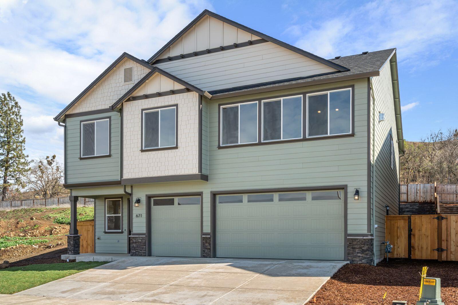 671 Old Waverly Way, Unit 21 Eagle Point, OR 97524 - Photo 1 of 28 3