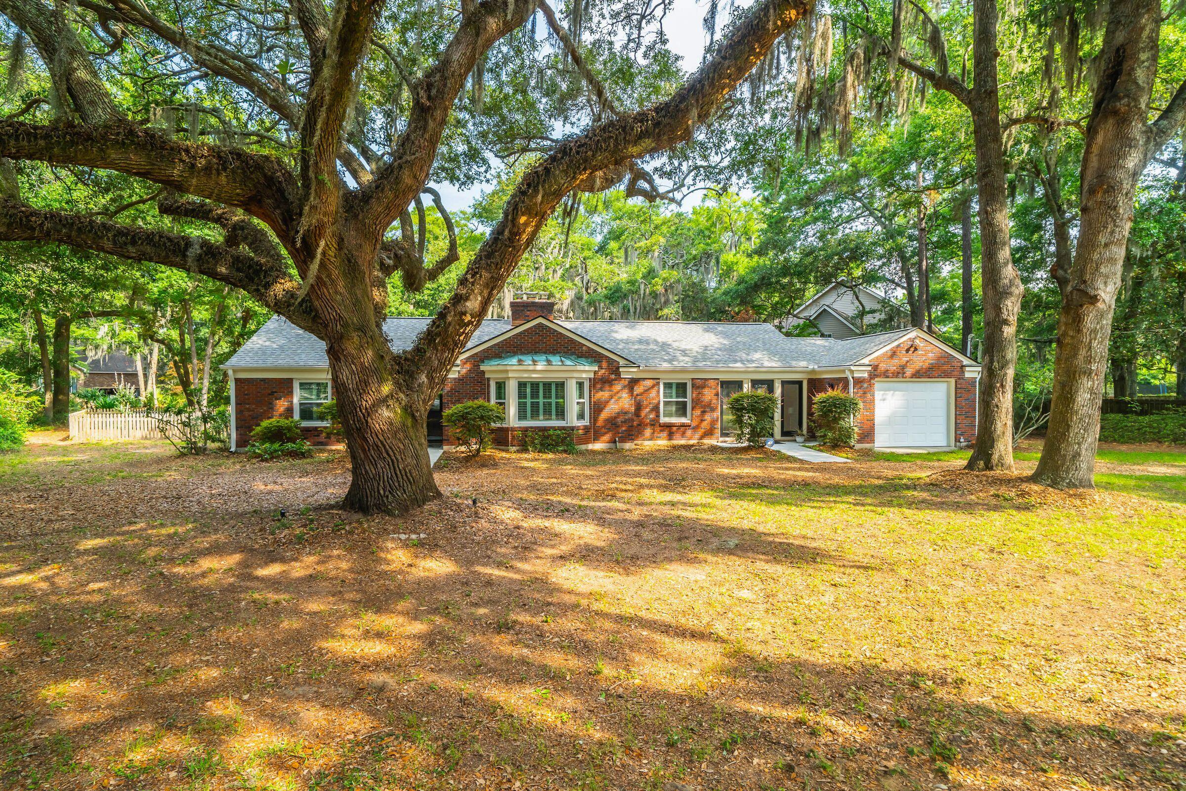 562 Fort Johnson Road Charleston, SC 29412 - Photo 3 of 52 562FortJohnsonRd-KeenEyeMarketing-002
